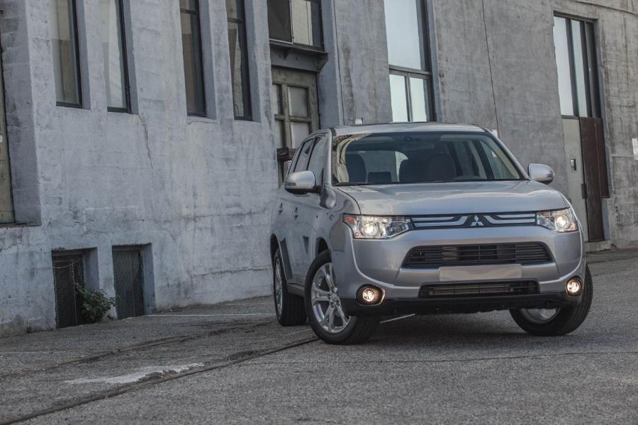  Mitsubishi Outlander 2014 года  (фото 36 из 136)